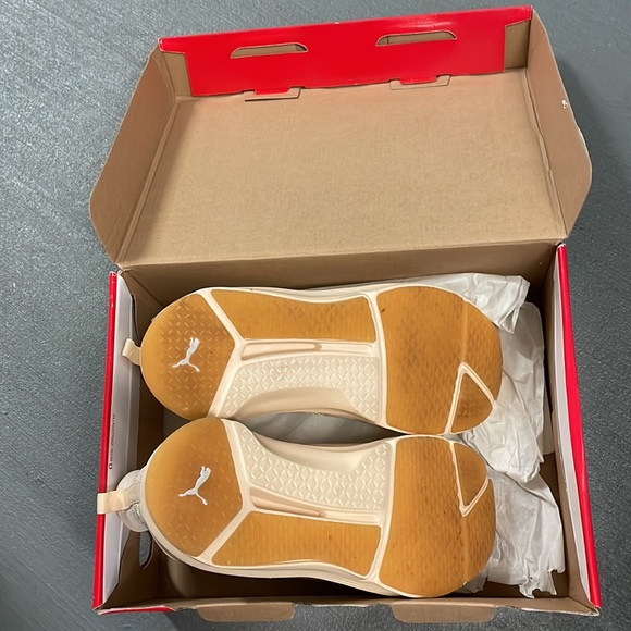 Limited edition Kylie Jenner Nude Pumas - Picture 4 of 4